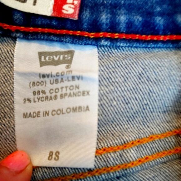 Vintage high rise Levi's cheeky shorts - Picture 7 of 7